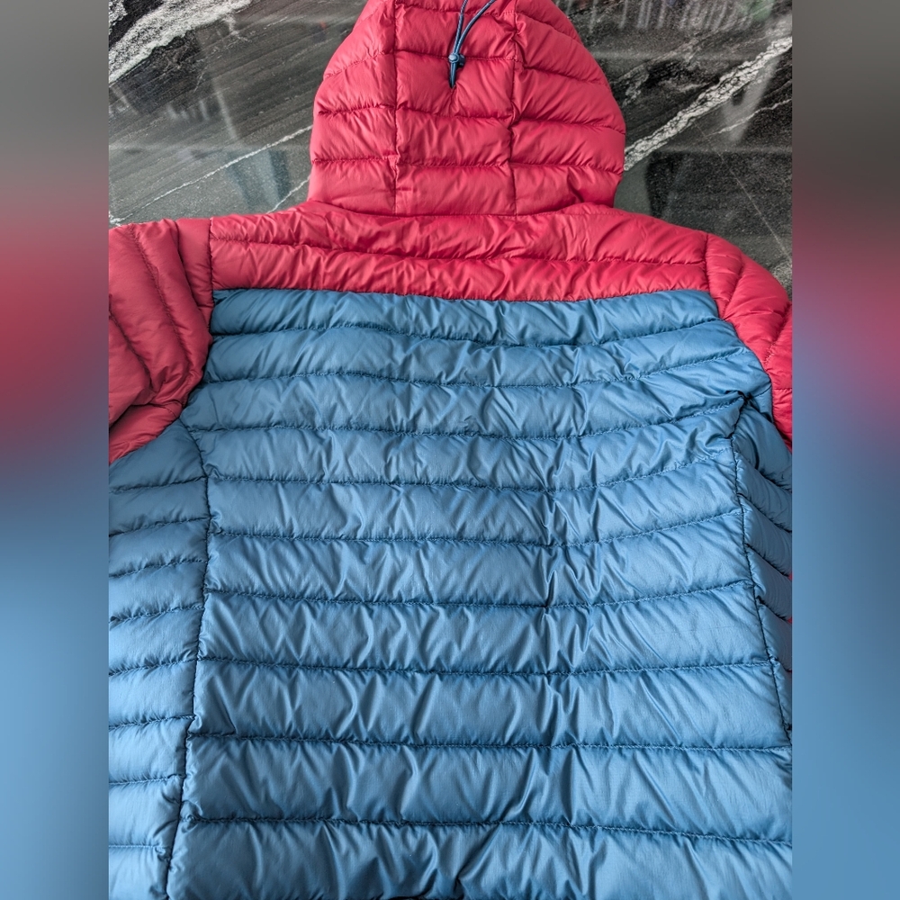 Patagonia Two-Tone Puffer Jacket in Red and Blue - Picture 2 of 2